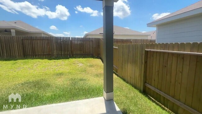 Photo - 15438 Maple Ter Dr