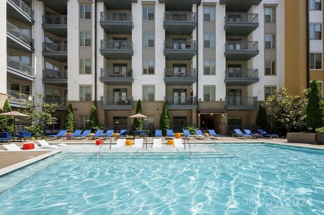 Photo - 145 New Bern St Unidad B1