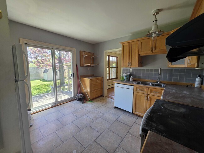 Photo - 127 Robert Wallace Dr