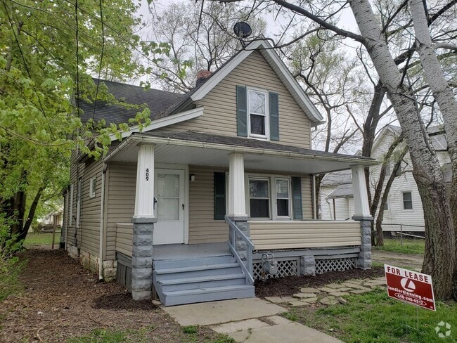 Building Photo - Nice 4 bedroom colonial with covered front... Rental
