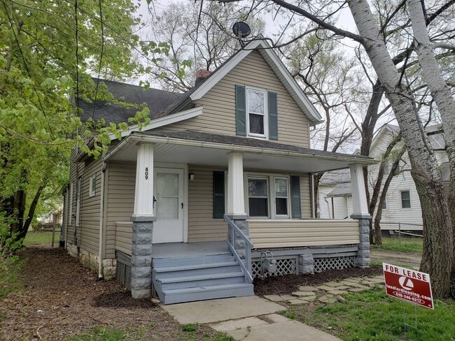 Building Photo - Nice 4 bedroom colonial with covered front... Rental