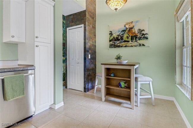 Building Photo - 20151 Seagrove St Unit 206