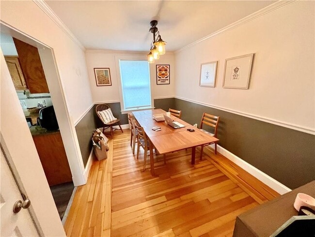 7 Watson St