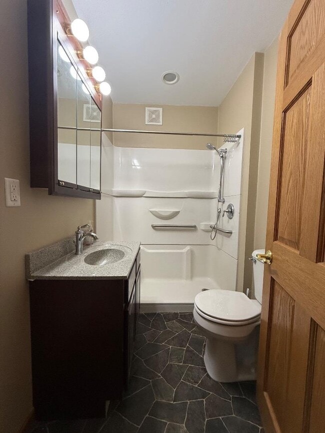 Photo - 1359 Oakes St