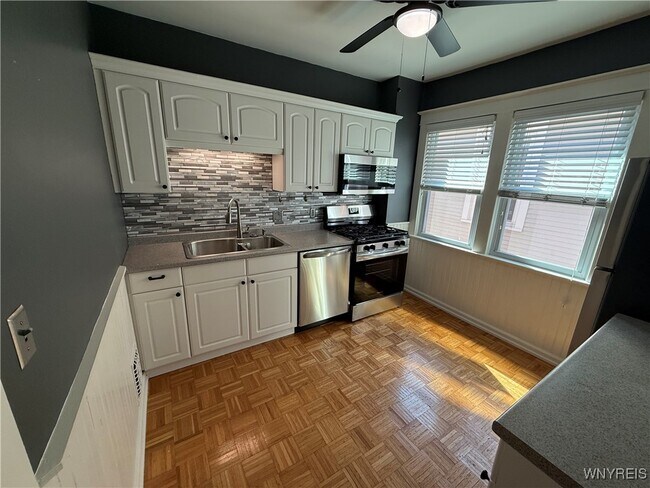 Photo - 95 Inwood Pl