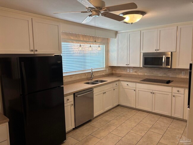 Photo - 301 Teakwood Cir