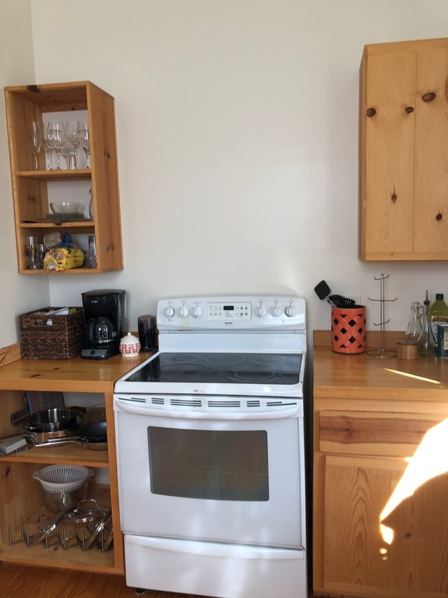 Building Photo - 821 N 8th St Unit Apartment 1