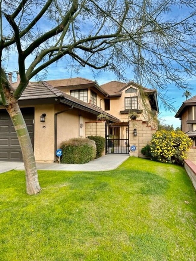2323 Easthills Dr
