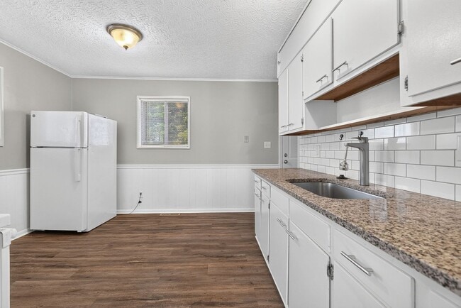 Photo - 2956 Valleyview Dr
