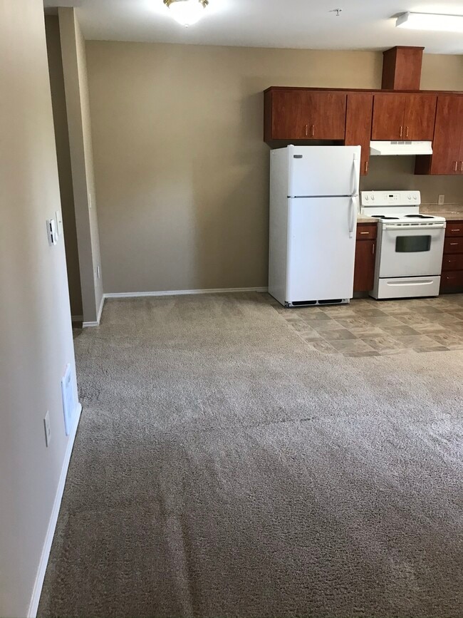 Photo - Lakeside Apartments