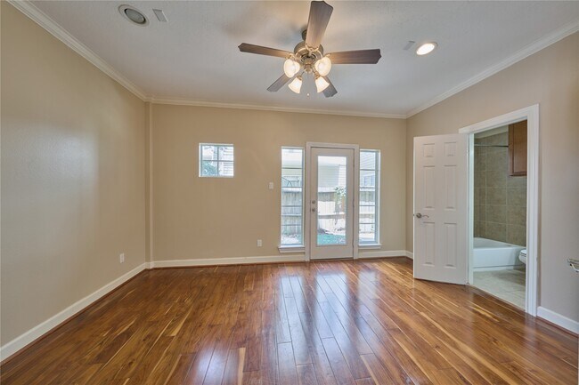 Photo - 2526 Bevis St