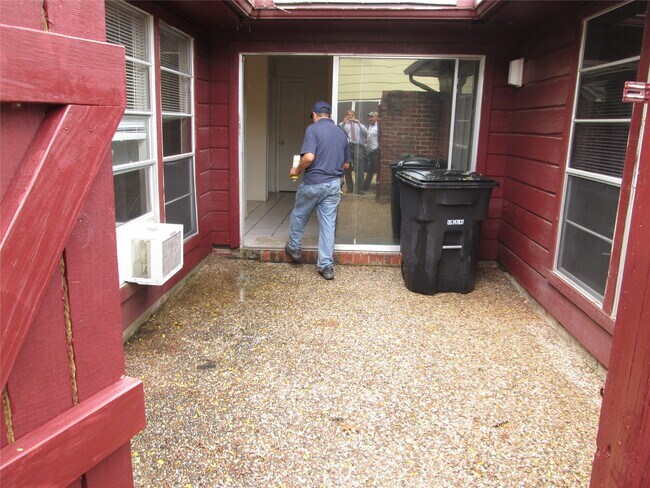 Building Photo - 10842 Lynbrook Dr Unit a