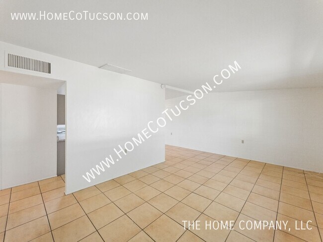 1446 E Iowa Dr