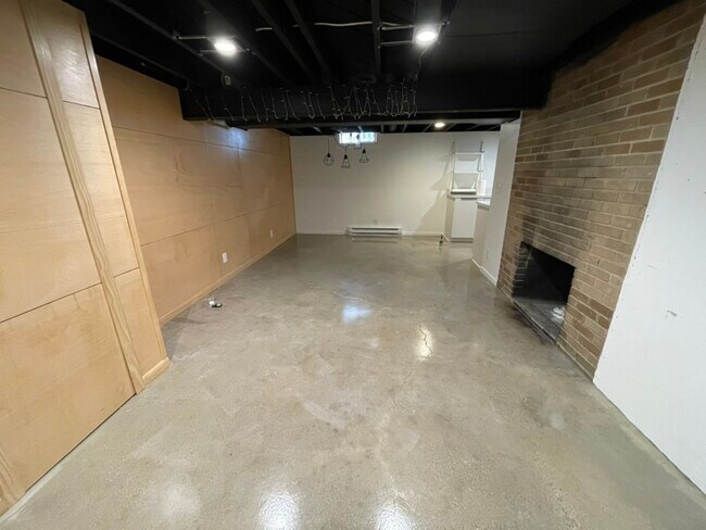 Living area of basement appartment - 2242 Prospect Ave NE Unit Lower