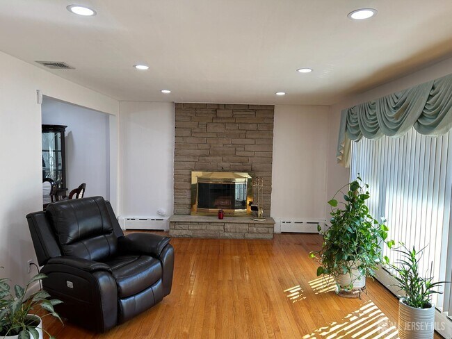 1471 Thomas Ave