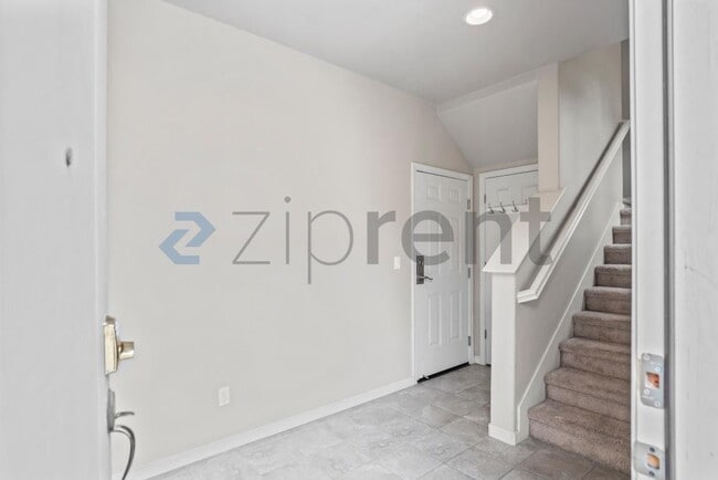 Photo - 2077 Kiwi Walkway