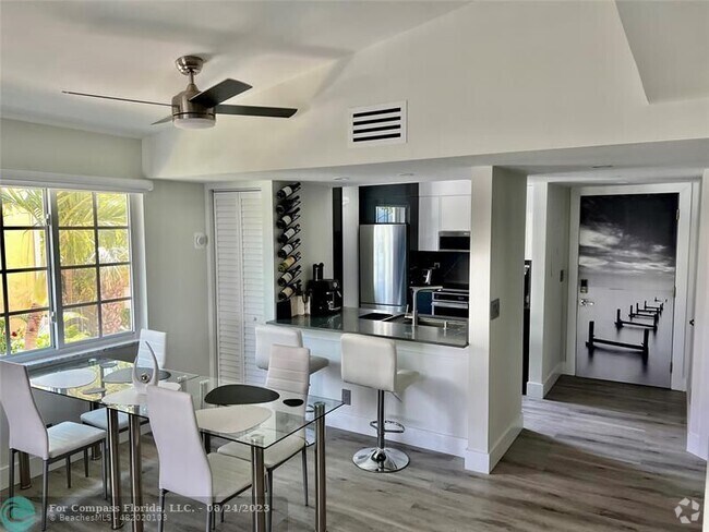 Building Photo - 1105 Lake Shore Dr Rental