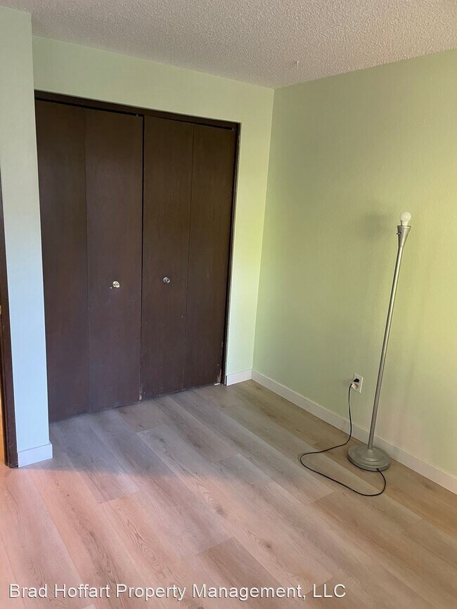 3 br, 2 bath House 2330 SE Brookwood Ave... Rental House Rental in