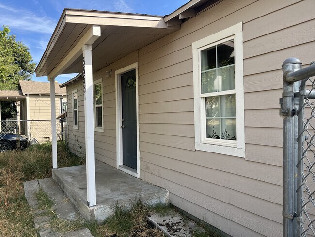 5553 Feather River Blvd Unidad 5553Feather River Blvd. #A
