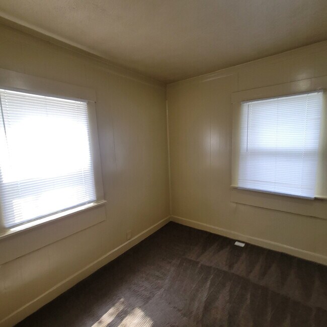 2 Bedroom conveniently located near the thriving Twin Aire neighborhood