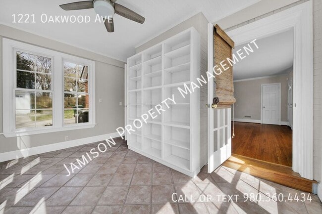 Photo - 1221 Oakwood Ave