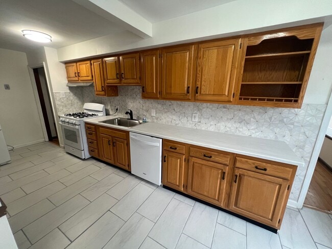 Photo - Large 4BR / 2BA Home with Granite Kitchen, Deck & Fenced Yard Lifestyle-Oriented