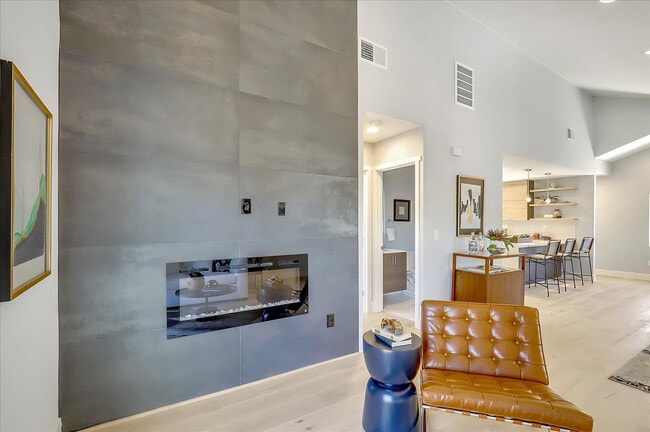 Photo - 914 Everett Ave