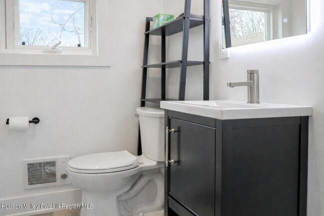 Photo - 18 Rock City Rd