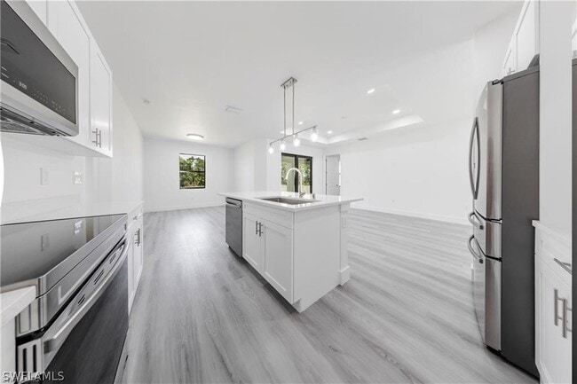 Photo - 1137 Damen St E