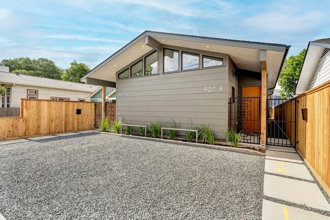 Building Photo - 907 Kern St Unit B