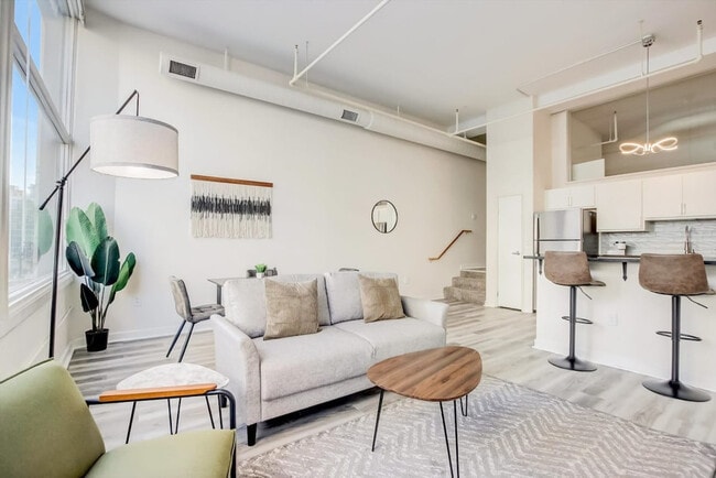 Photo - 125 W Market St Unit ID1014586P