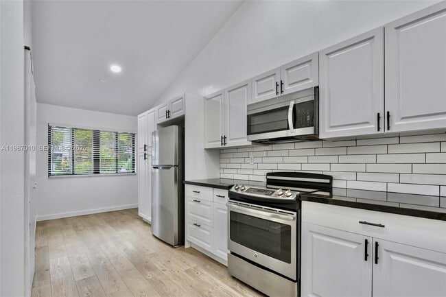 Photo - 518 NE 199th Ln