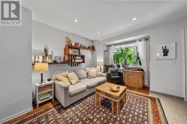 Photo - 1084 Pape Ave