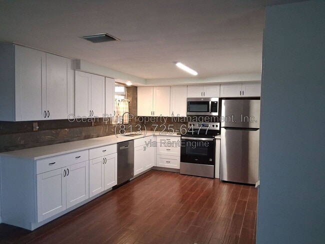 9330 Ledgestone Ln