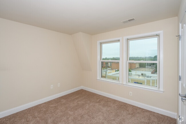 2BR, 2BA - 913SF - Bedroom 2