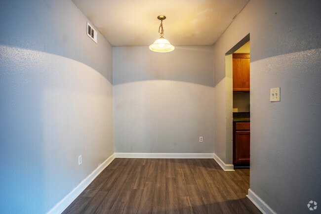 3 habitaciones, 2 baños - Manchester Park Apartments