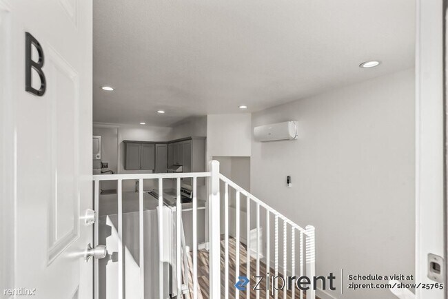 Photo - 2 br, 1 bath 4plex - 10806 Hubbard Way, Sa...