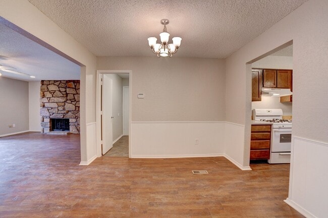 Photo - PETS NOT ALLOWED - Newly renovated duplex unit in the heart of midtown Tulsa