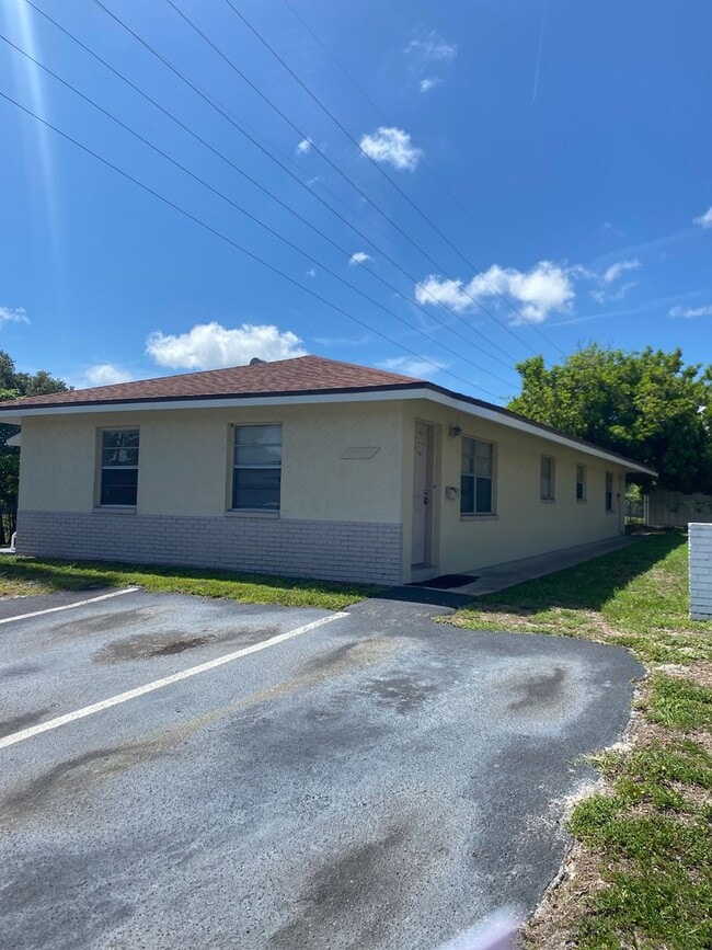 Photo - 2 BEDROOM, 1 BATH APARTMENT HOME - PINELLAS PARK