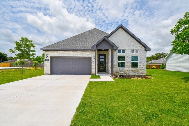 Photo - 209 Silverleaf Rd