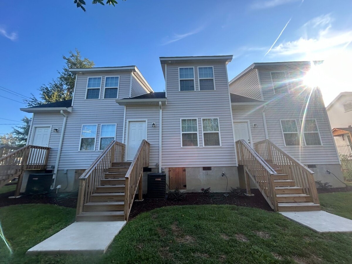 Photo - 1127 Page St