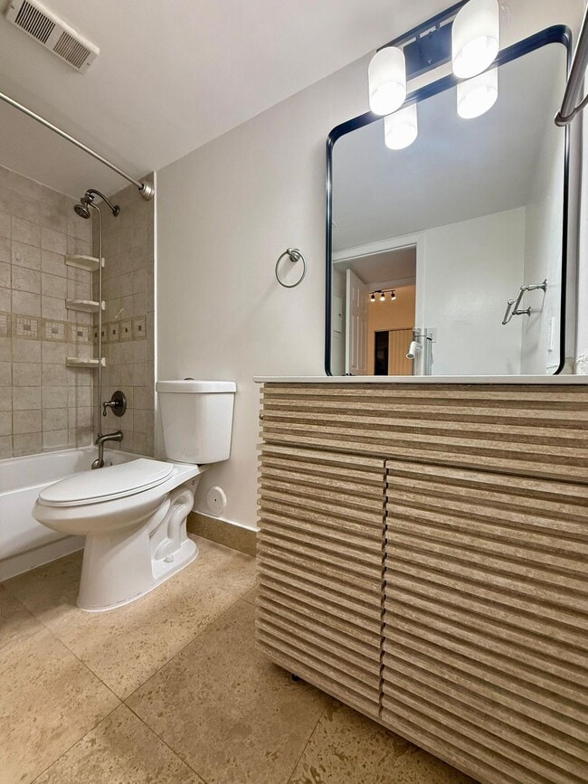 Building Photo - 530 S Park Rd Unit 16-11