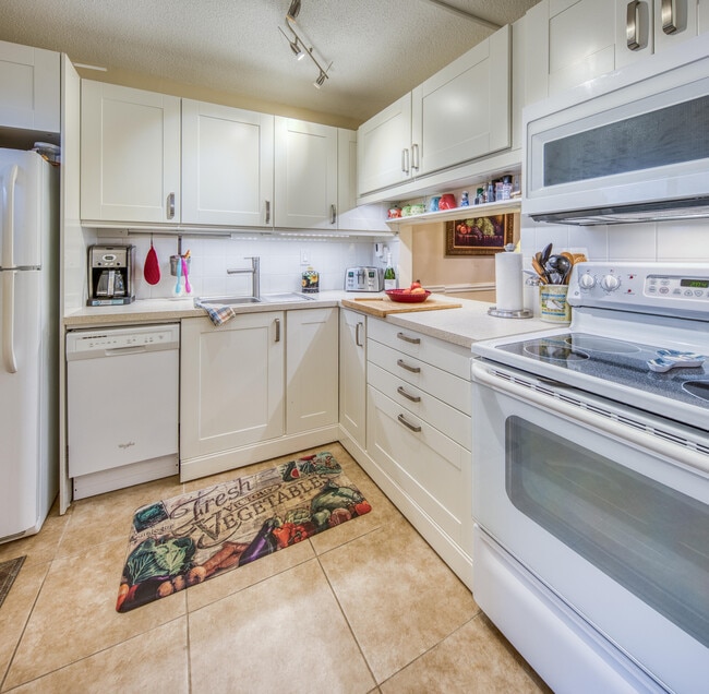 Photo - 2728 Garden Dr N Unit 413