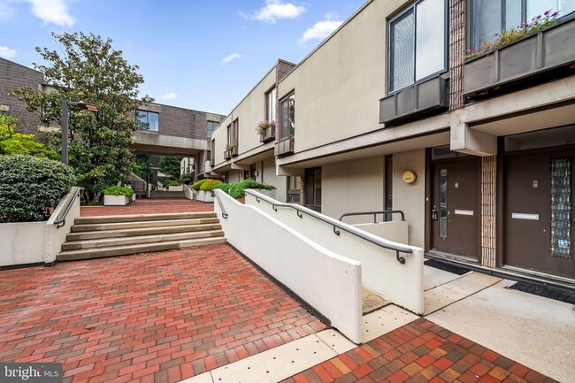 Building Photo - 2302 Wineberry Terrace