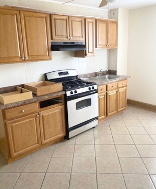 Photo - 5439 Whitby Ave Unit B