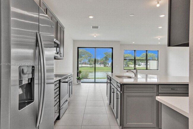 2202 Appleton Cir S
