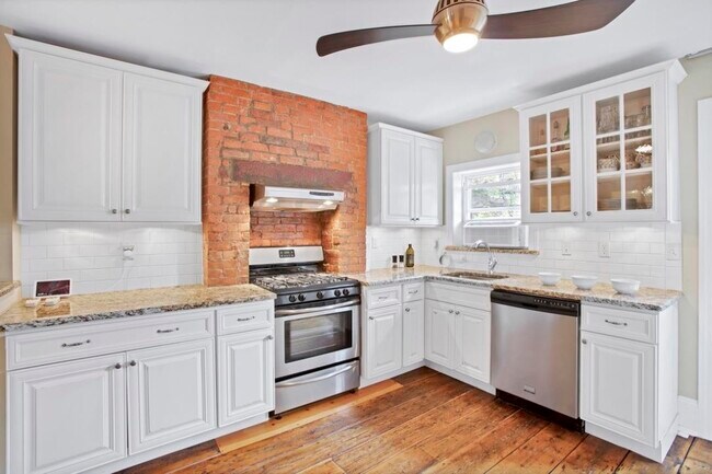 159 1/2 Coles St