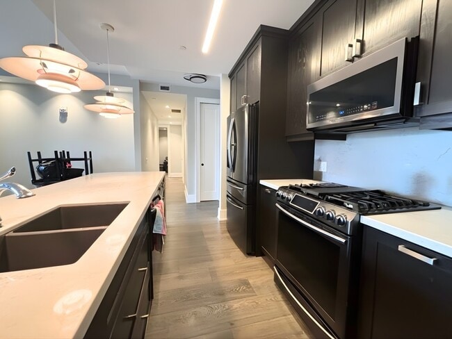 Photo - 181 James St N Unit PH4