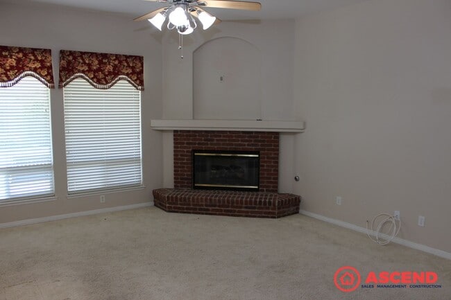 Photo - Spacious 4 Bed / 2 Bath Home with Pool & Fireplace in Northwest Bakersfield (93312)