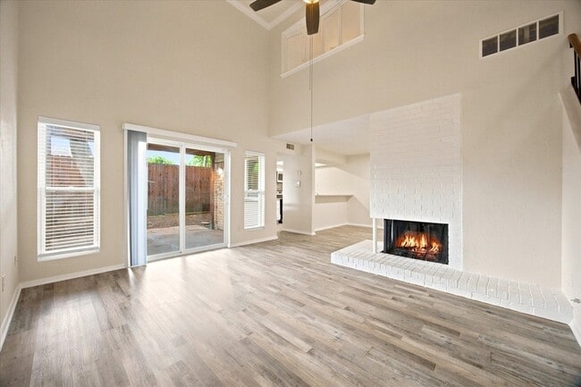 Photo - 4913 Burlingame Dr